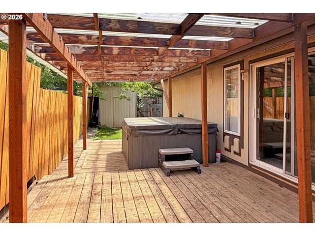 17848 Se SUE Ln, Sandy, OR 97055