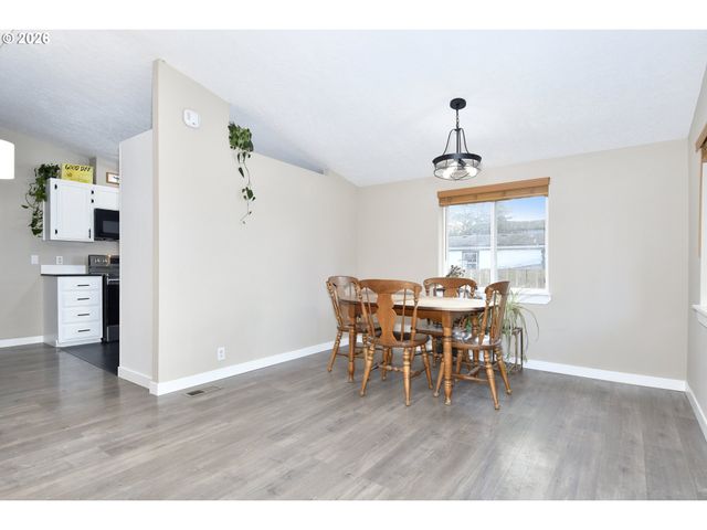 17848 Se SUE Ln, Sandy, OR 97055