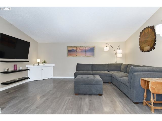 17848 Se SUE Ln, Sandy, OR 97055