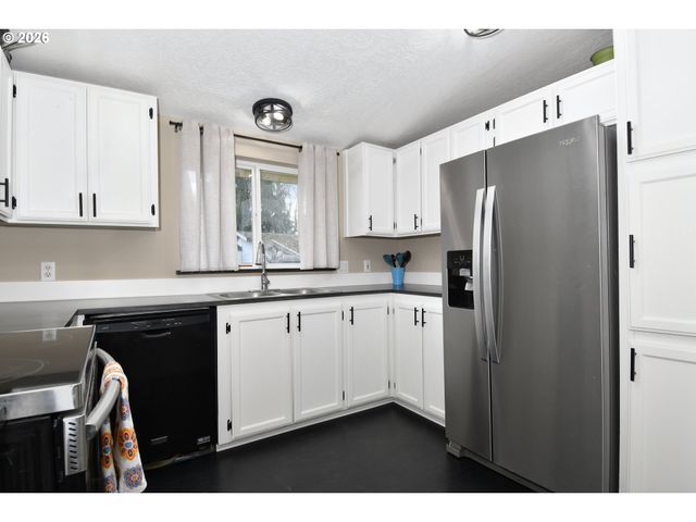 17848 Se SUE Ln, Sandy, OR 97055