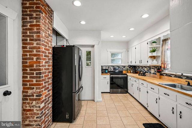5 OGDEN AVE, Collingswood, NJ 08108