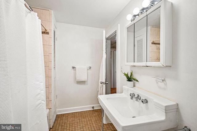 5 OGDEN AVE, Collingswood, NJ 08108