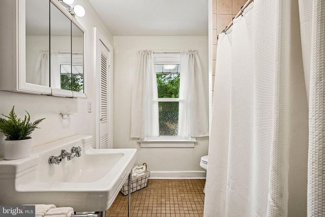 5 OGDEN AVE, Collingswood, NJ 08108