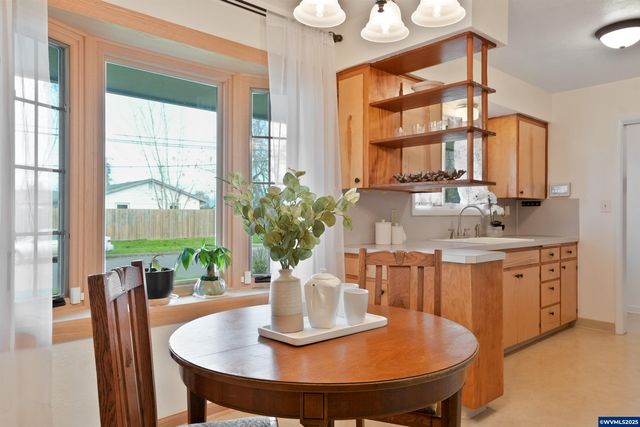 1086 24th Av SE, Albany, OR 97322