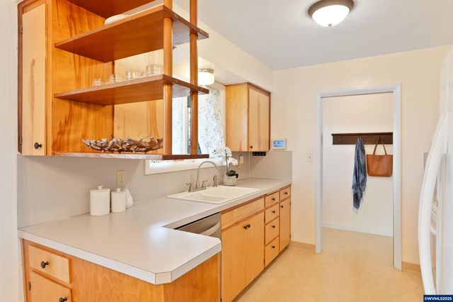 1086 24th Av SE, Albany, OR 97322