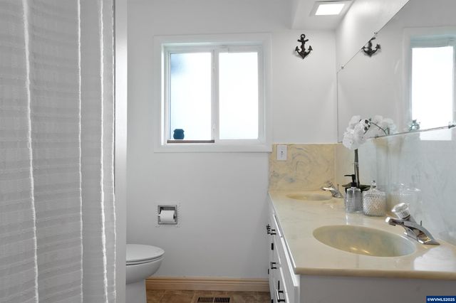 1086 24th Av SE, Albany, OR 97322