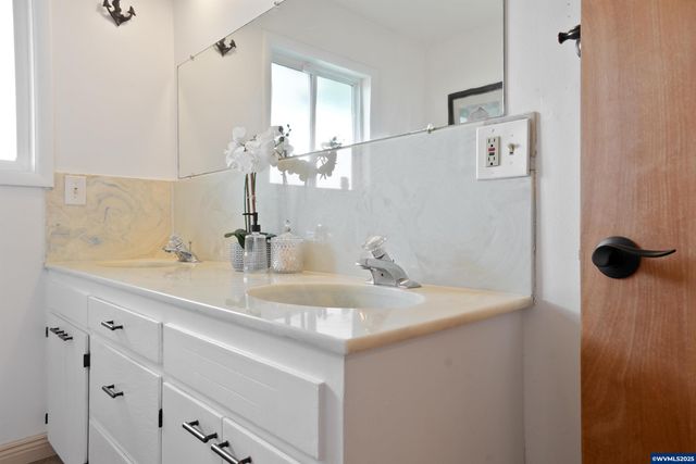 1086 24th Av SE, Albany, OR 97322