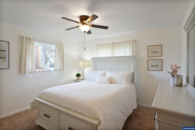 1086 24th Av SE, Albany, OR 97322