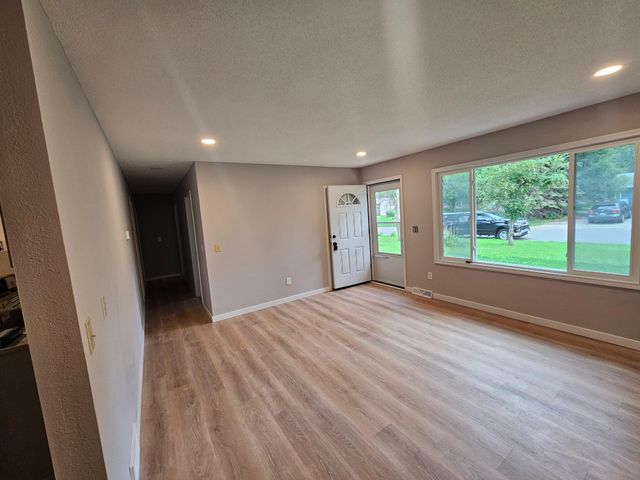6700 75th Avenue N, Brooklyn Park, MN 55428