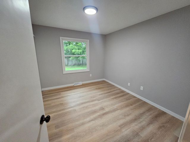 6700 75th Avenue N, Brooklyn Park, MN 55428