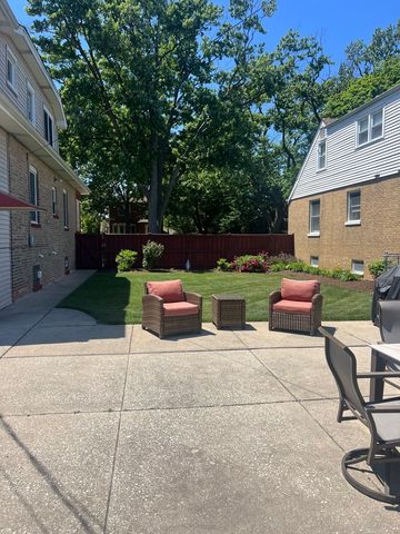 3147 Sunnyside Avenue, Brookfield, IL 60513