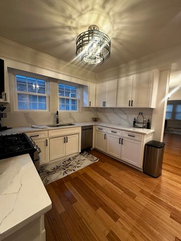 3147 Sunnyside Avenue, Brookfield, IL 60513