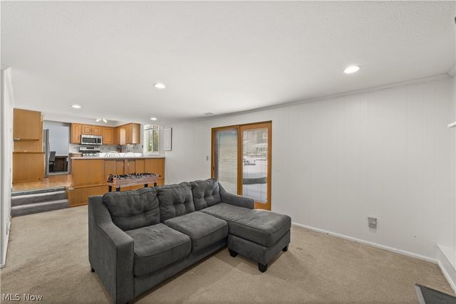 6728 Edgemoor Avenue, Solon, OH 44139