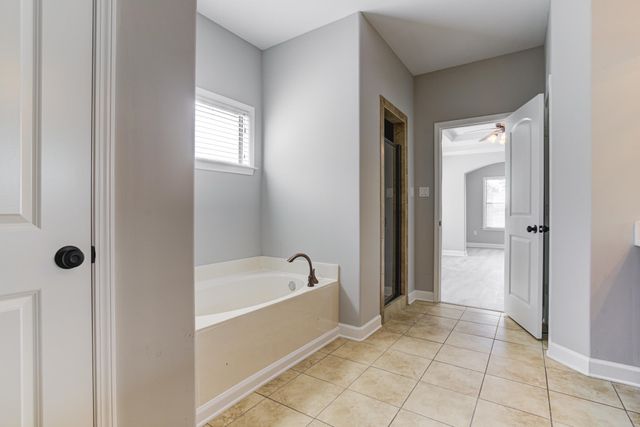 9695 WOODLAND CREEK LN, Unincorporated, TN 38018