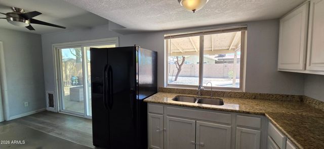 8739 W TURNEY Avenue, Phoenix, AZ 85037
