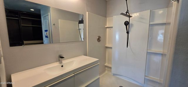 8739 W TURNEY Avenue, Phoenix, AZ 85037