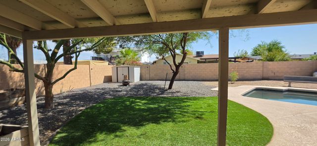 8739 W TURNEY Avenue, Phoenix, AZ 85037