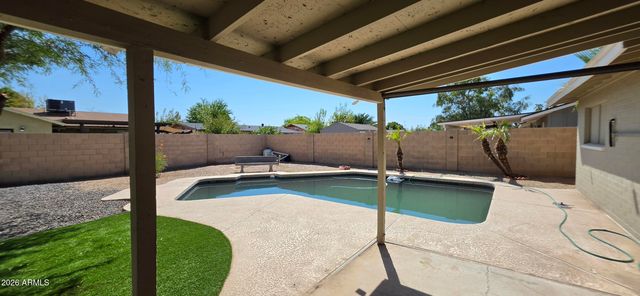 8739 W TURNEY Avenue, Phoenix, AZ 85037