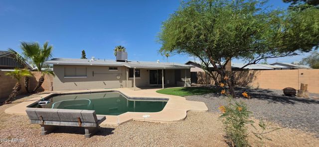8739 W TURNEY Avenue, Phoenix, AZ 85037