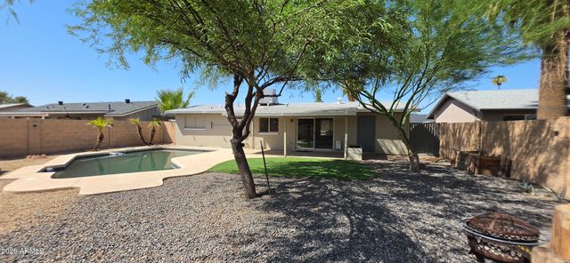 8739 W TURNEY Avenue, Phoenix, AZ 85037