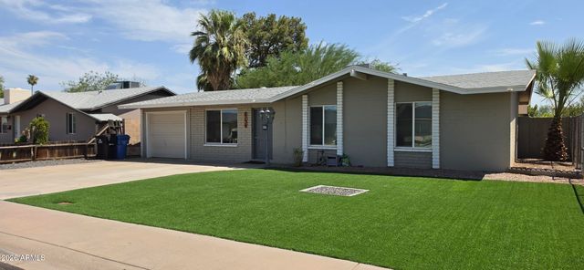 8739 W TURNEY Avenue, Phoenix, AZ 85037