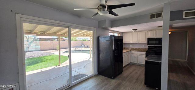 8739 W TURNEY Avenue, Phoenix, AZ 85037