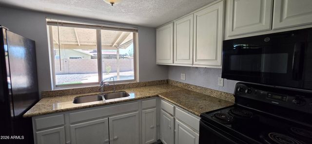 8739 W TURNEY Avenue, Phoenix, AZ 85037