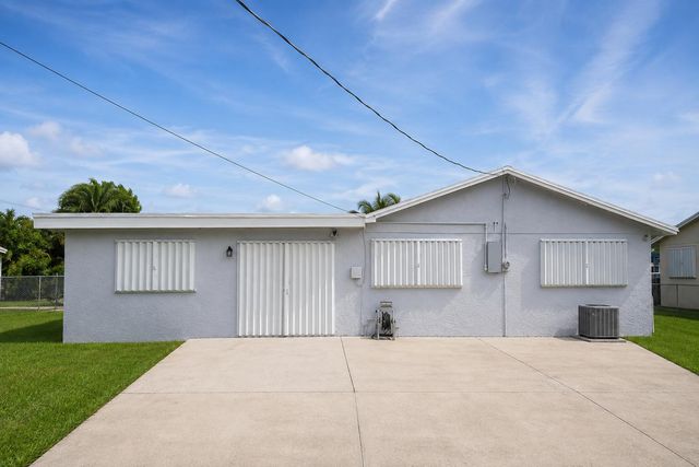 1223 W 27th Street, Riviera Beach, FL 33404