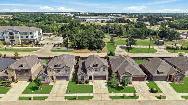1321 Raleigh Path Road, Denton, TX 76208