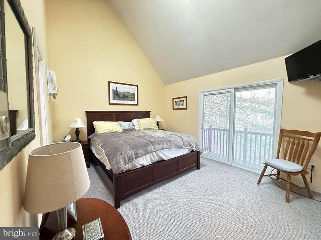 5933 DECKER, Bushkill, PA 18324