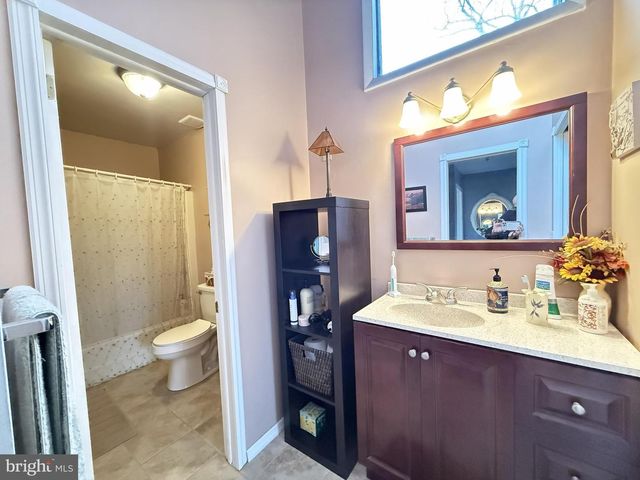 5933 DECKER, Bushkill, PA 18324