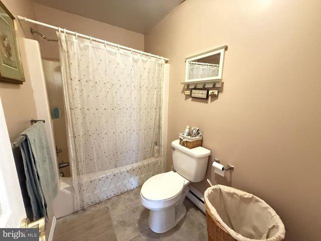 5933 DECKER, Bushkill, PA 18324