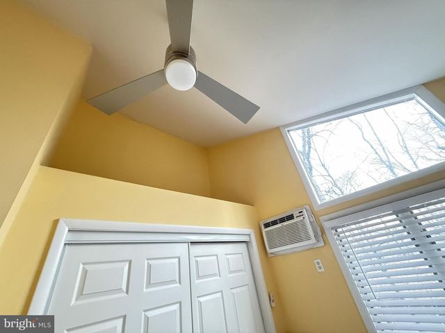 5933 DECKER, Bushkill, PA 18324