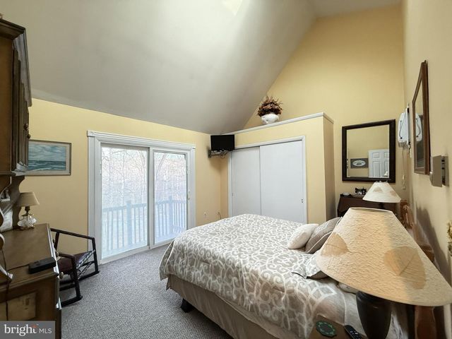 5933 DECKER, Bushkill, PA 18324