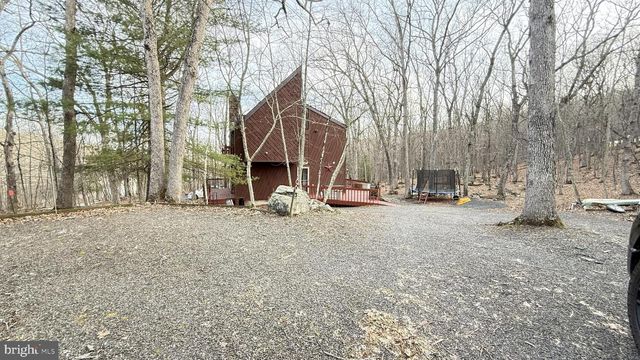 5933 DECKER, Bushkill, PA 18324