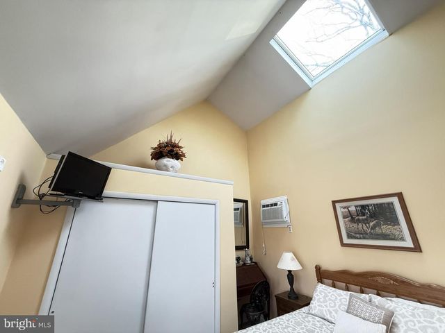 5933 DECKER, Bushkill, PA 18324