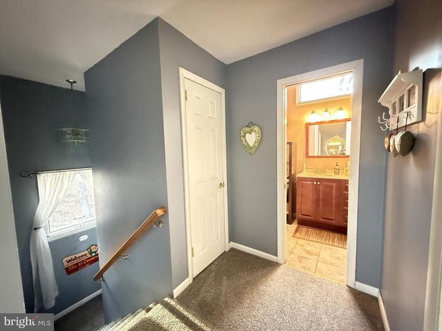 5933 DECKER, Bushkill, PA 18324