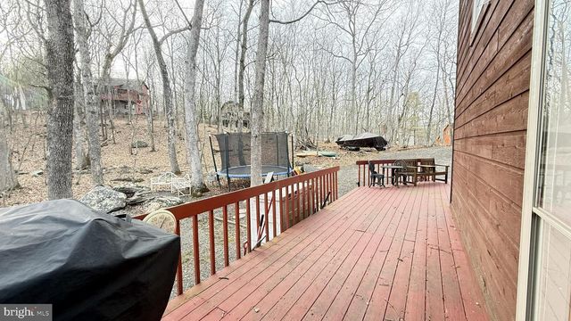 5933 DECKER, Bushkill, PA 18324