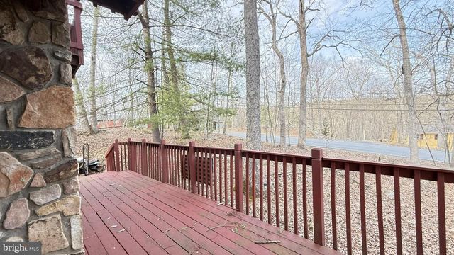 5933 DECKER, Bushkill, PA 18324