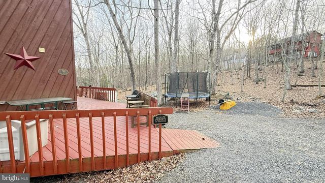 5933 DECKER, Bushkill, PA 18324