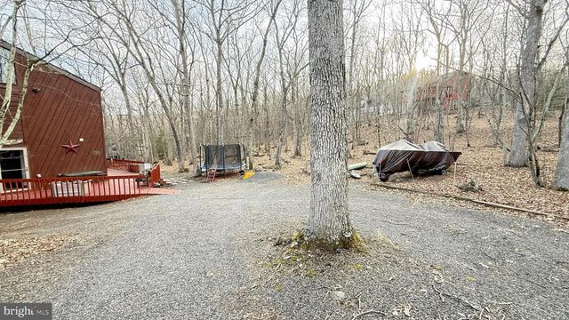 5933 DECKER, Bushkill, PA 18324