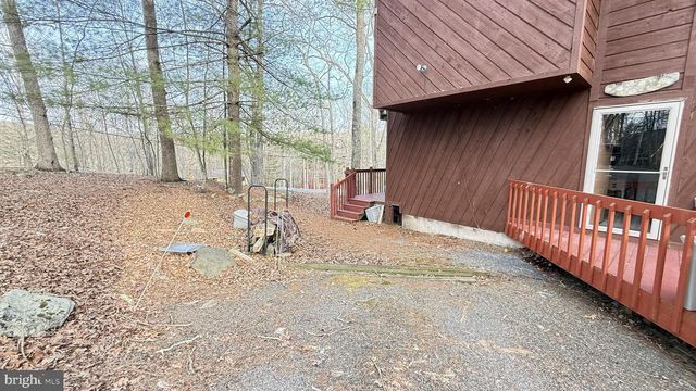 5933 DECKER, Bushkill, PA 18324