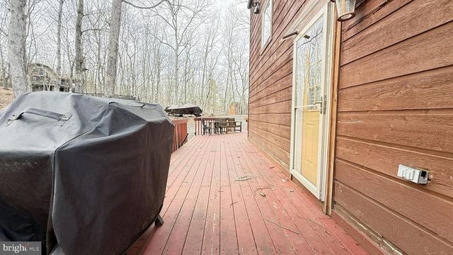 5933 DECKER, Bushkill, PA 18324