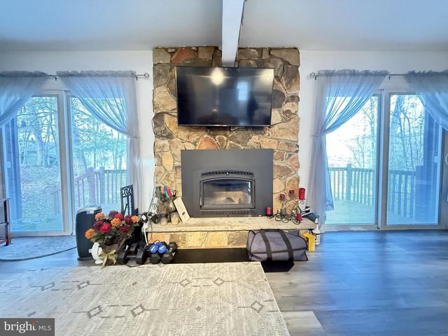 5933 DECKER, Bushkill, PA 18324