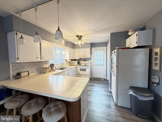 5933 DECKER, Bushkill, PA 18324