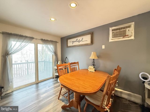 5933 DECKER, Bushkill, PA 18324