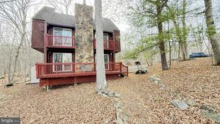 5933 DECKER, Bushkill, PA 18324