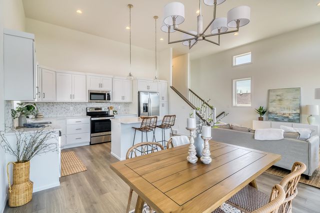 6747 68th Avenue S, Horace, ND 58047