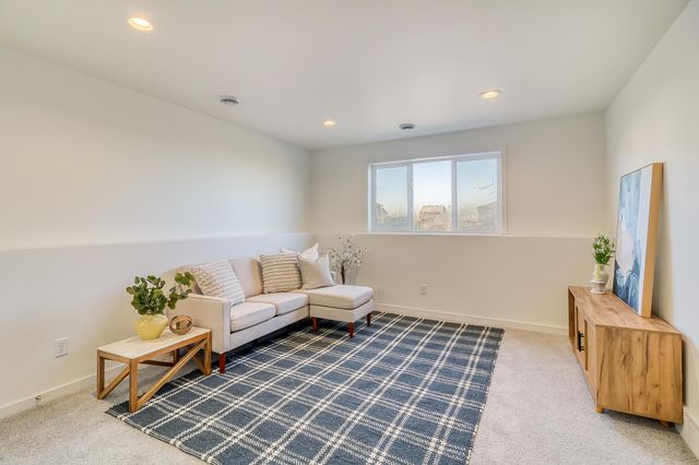 6747 68th Avenue S, Horace, ND 58047