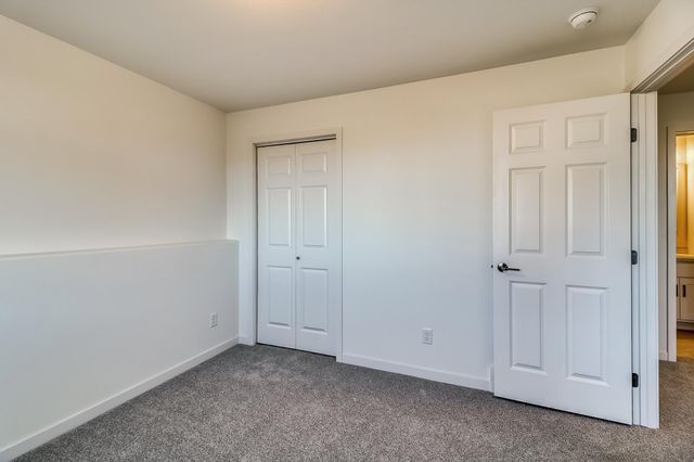 6747 68th Avenue S, Horace, ND 58047